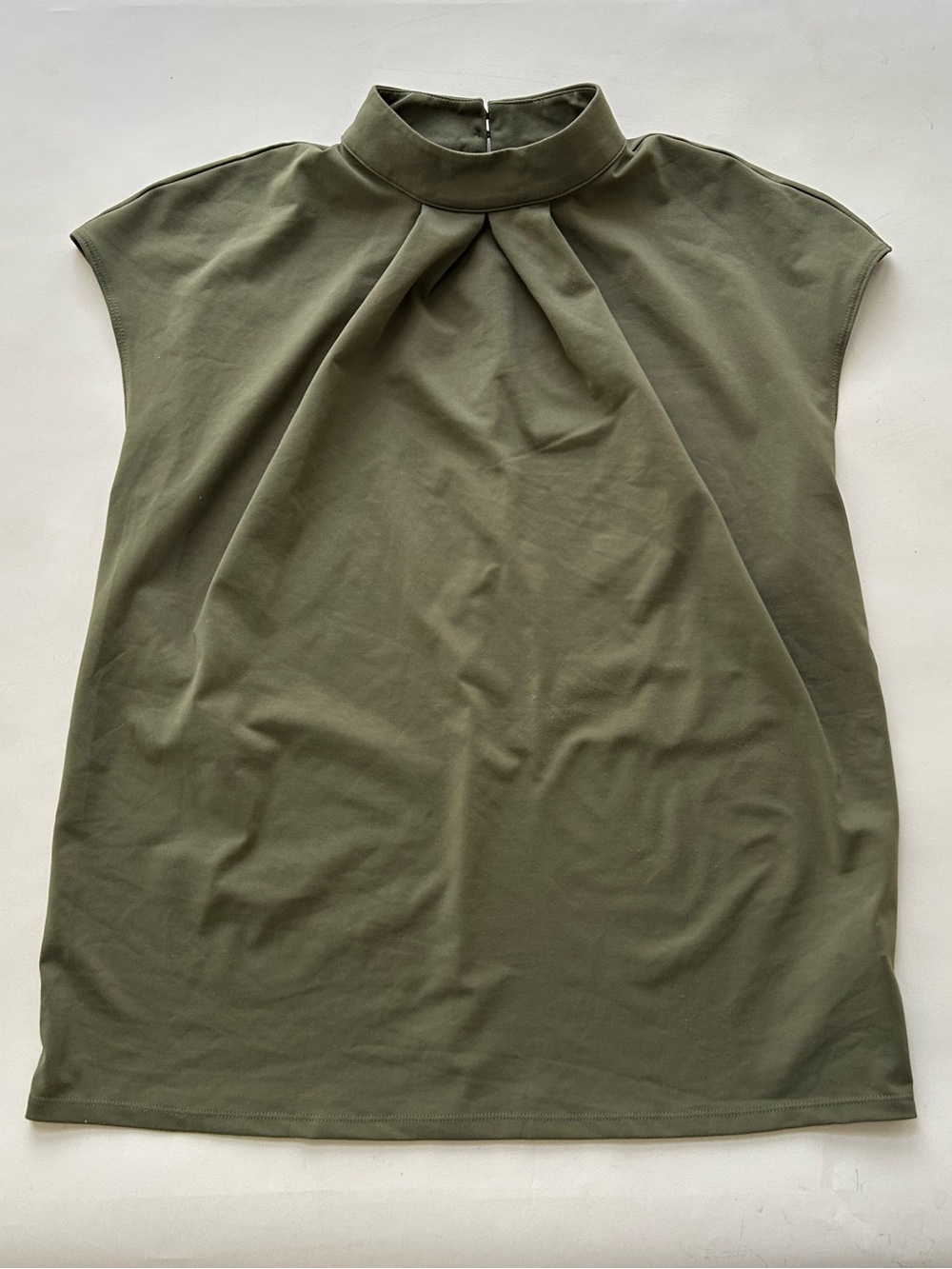 HALARA Olive Mock Neck Pleated Cap Sleeve Top